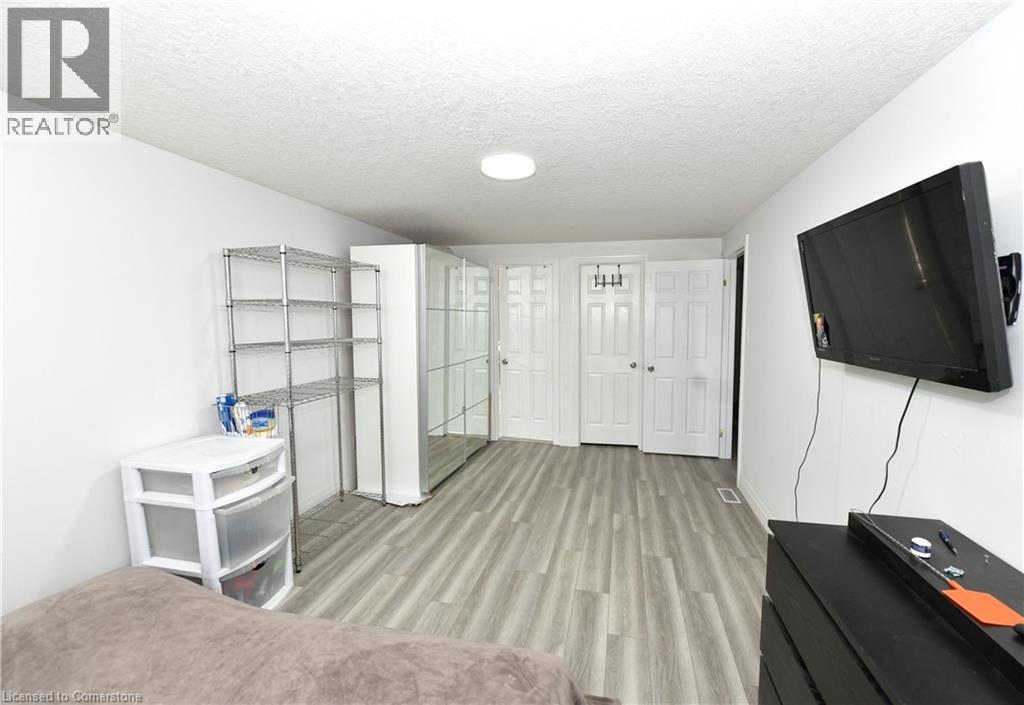Photo 7 of 260 Bridlewreath Street, Kitchener ON
