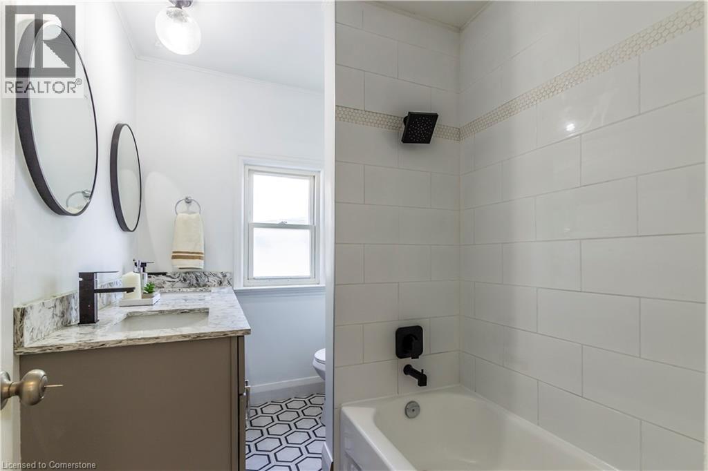 Photo 8 of 250 Cardigan Street, Woodstock ON