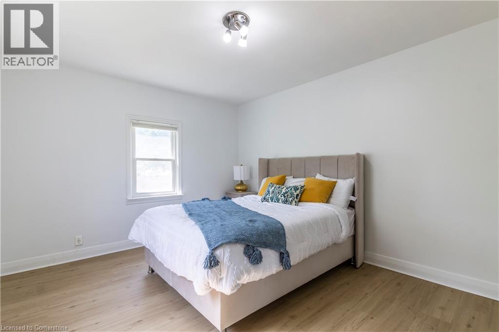 Photo 4 of 250 Cardigan Street, Woodstock ON