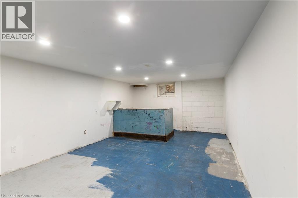 Photo 32 of 250 Cardigan Street, Woodstock ON