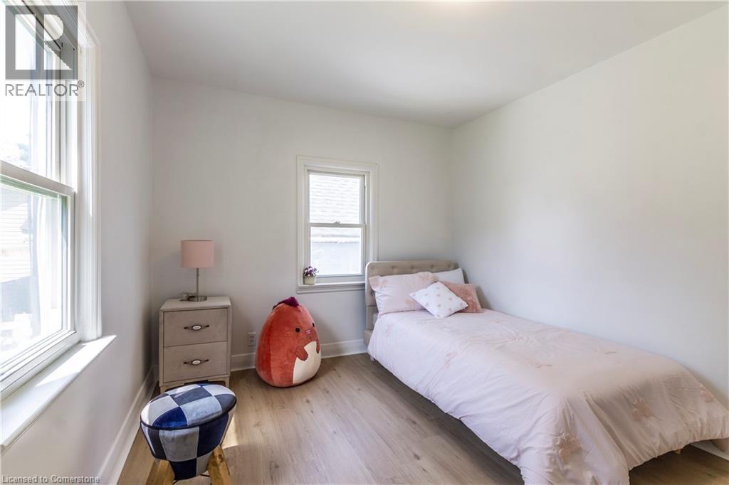 Photo 2 of 250 Cardigan Street, Woodstock ON