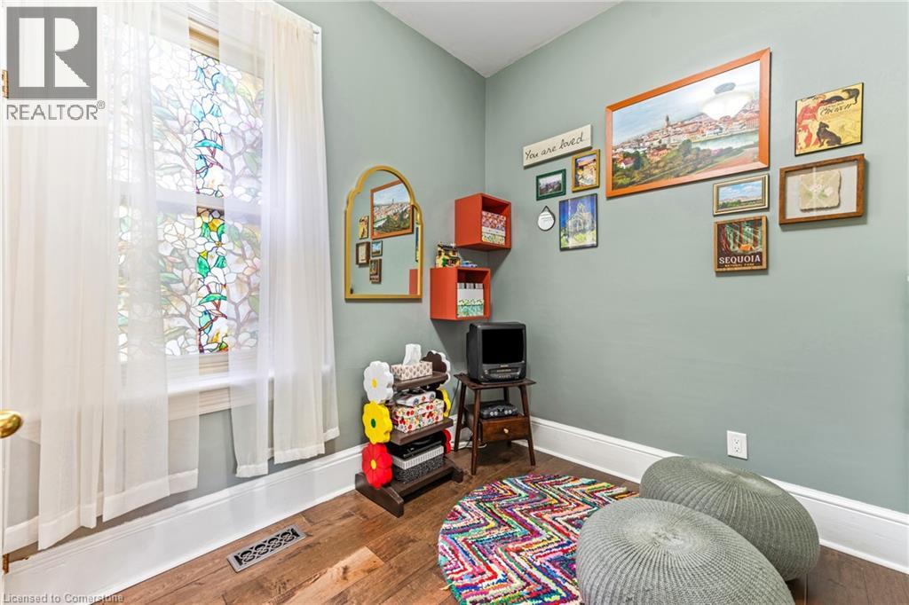 Photo 18 of 5 Metcalfe Street, Cambridge ON