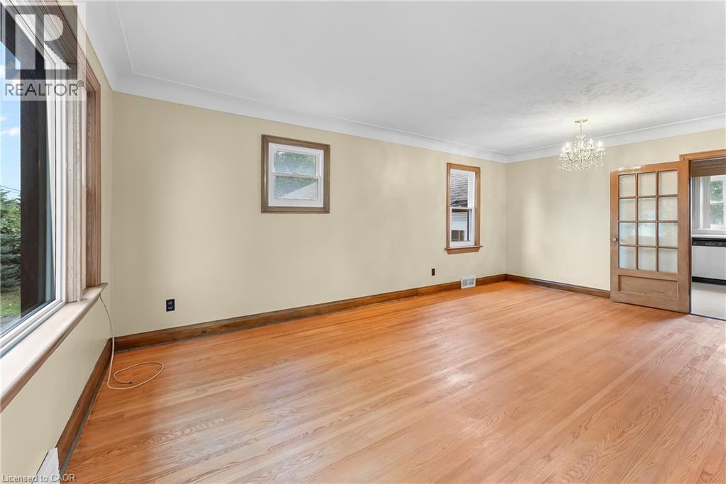 Photo 10 of 562 Broadway Street, Welland ON