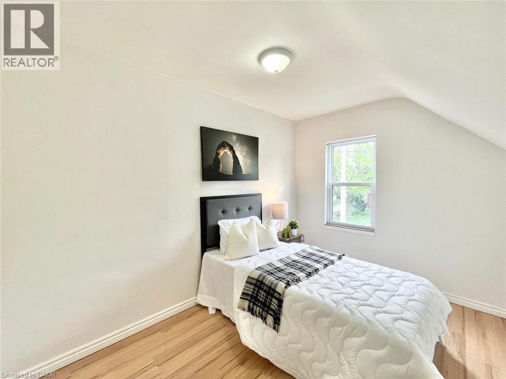 Photo 4 of 305 Patricia Avenue, Kitchener ON