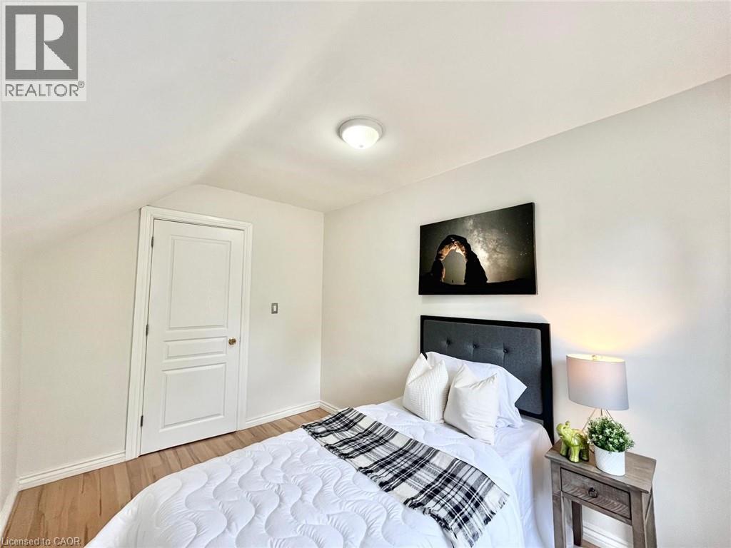 Photo 20 of 305 Patricia Avenue, Kitchener ON