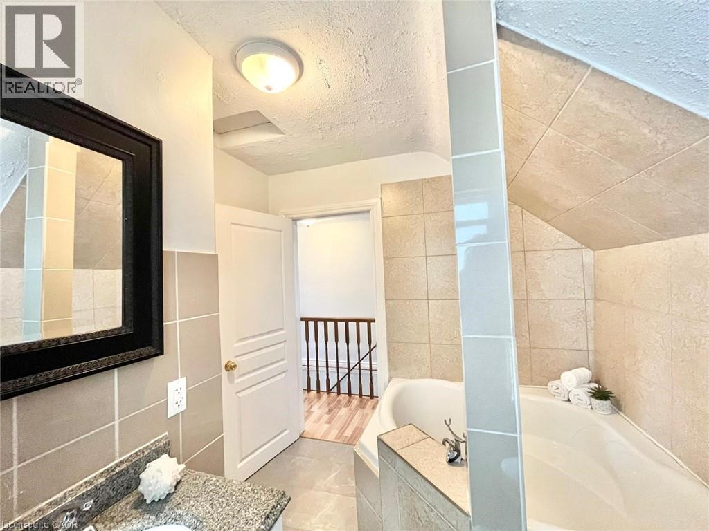 Photo 5 of 305 Patricia Avenue, Kitchener ON