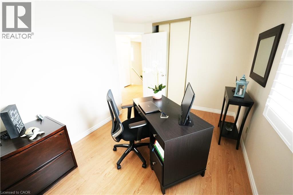 Photo 15 of 204 Quinte Court, Kitchener ON
