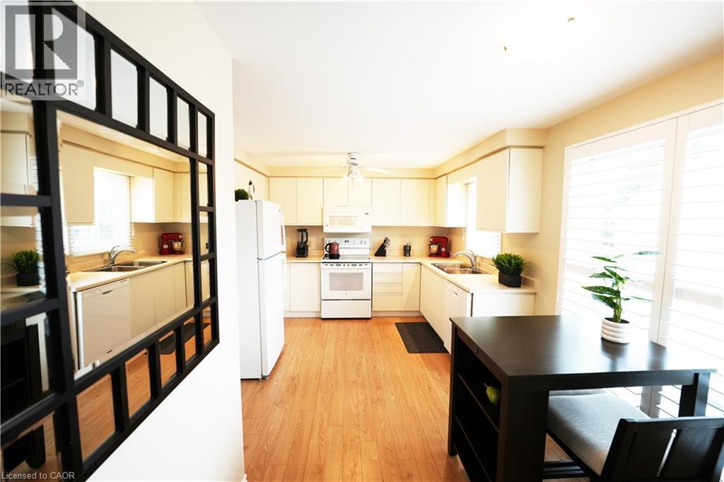 Photo 32 of 204 Quinte Court, Kitchener ON