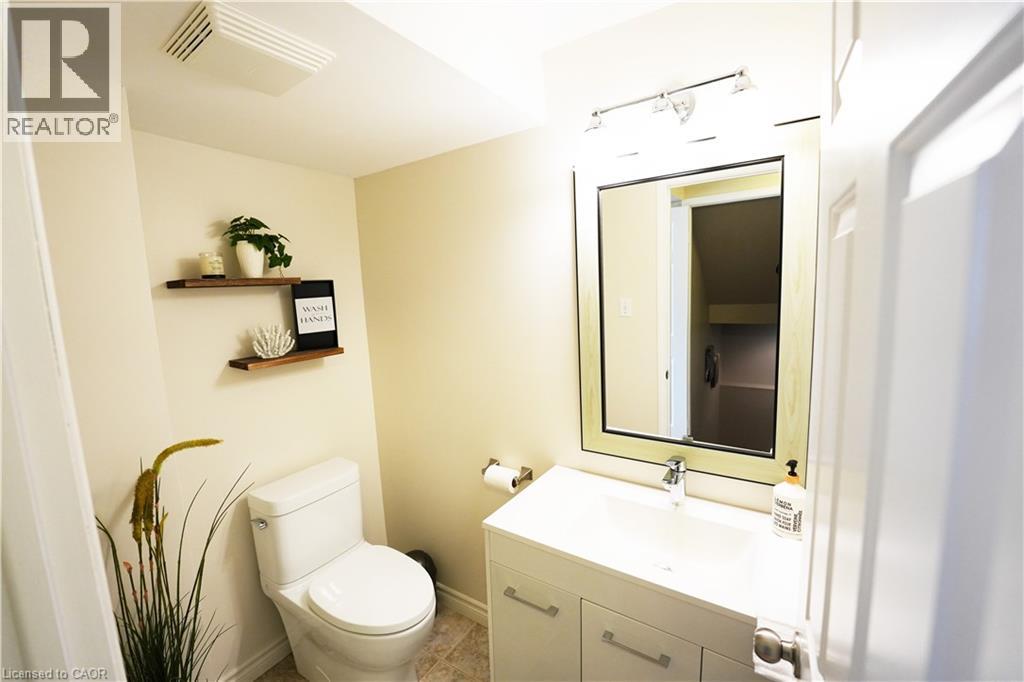 Photo 26 of 204 Quinte Court, Kitchener ON