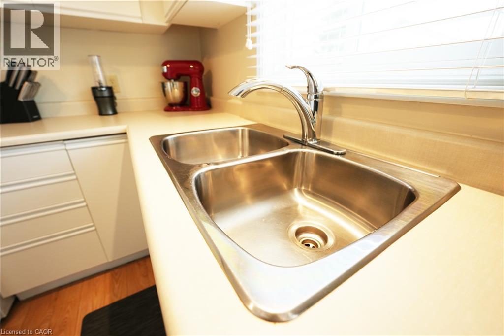 Photo 30 of 204 Quinte Court, Kitchener ON
