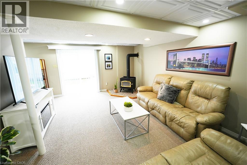 Photo 42 of 204 Quinte Court, Kitchener ON