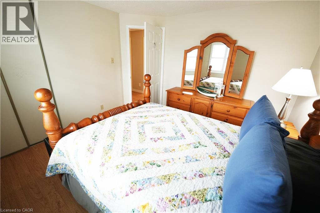 Photo 10 of 204 Quinte Court, Kitchener ON