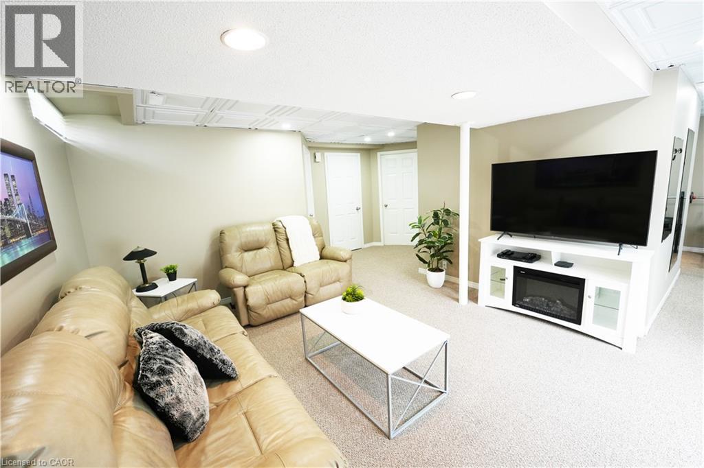 Photo 40 of 204 Quinte Court, Kitchener ON