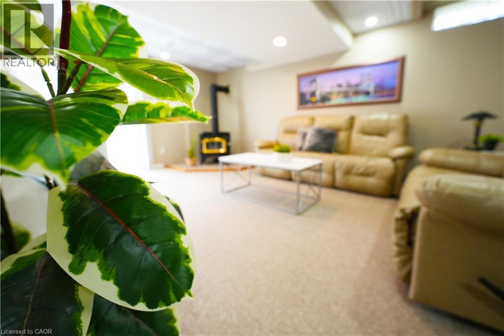 Photo 43 of 204 Quinte Court, Kitchener ON