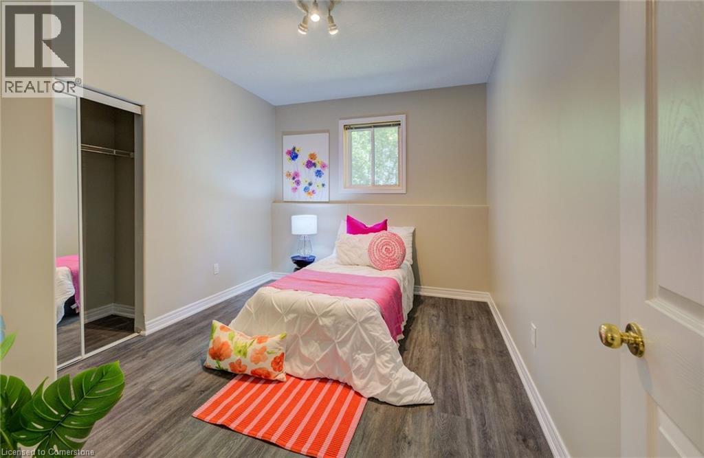 Photo 12 of 2 Smetana Drive, Kitchener ON