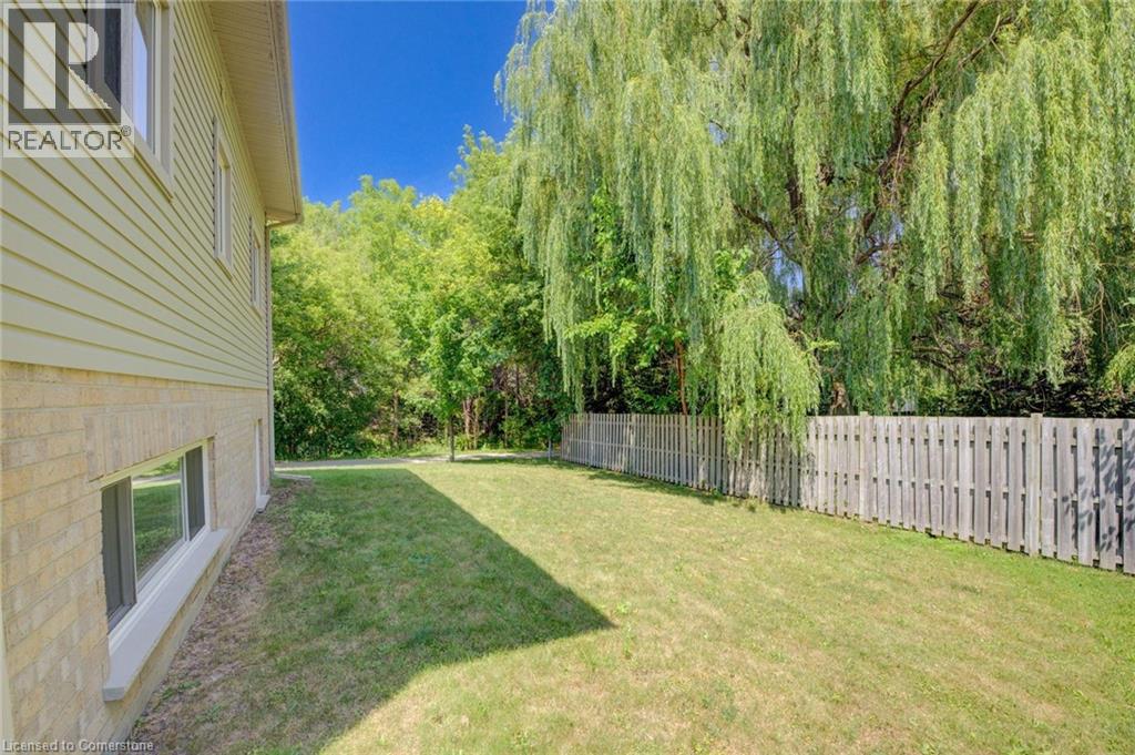 Photo 18 of 2 Smetana Drive, Kitchener ON