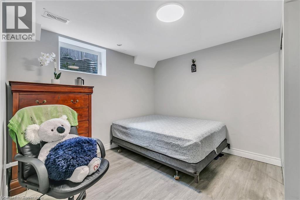 Photo 2 of 916 Magdalena Court Unit B, Kitchener ON