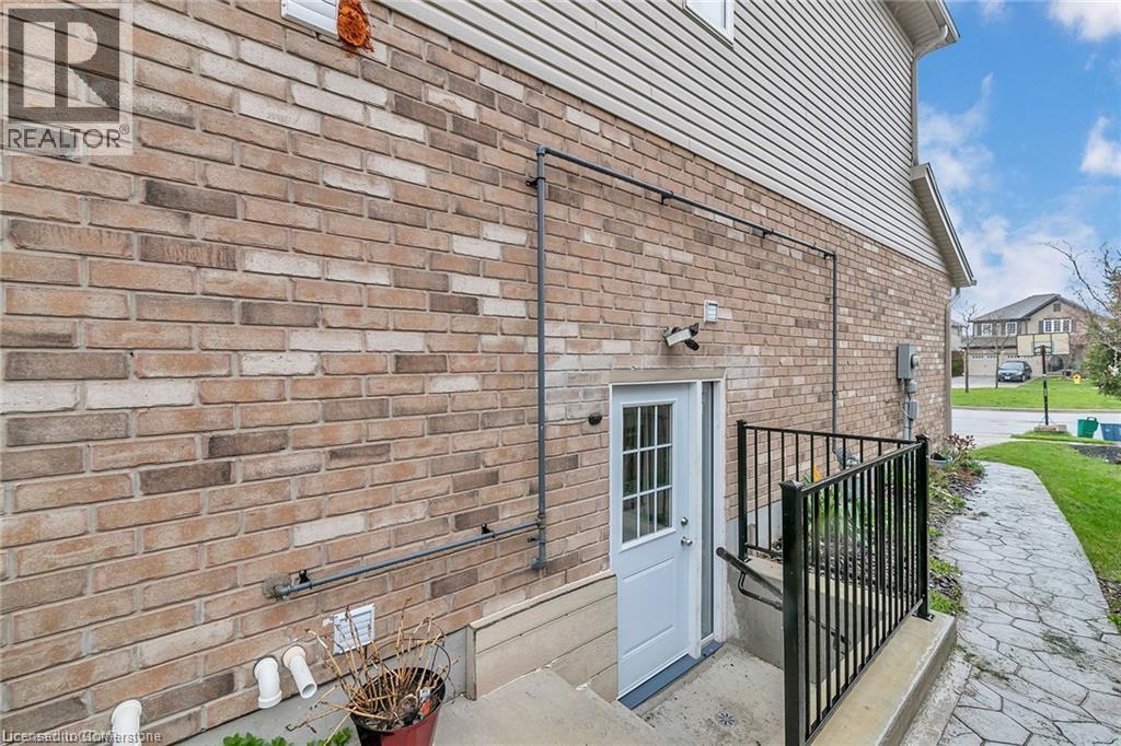 Photo 5 of 916 Magdalena Court Unit B, Kitchener ON