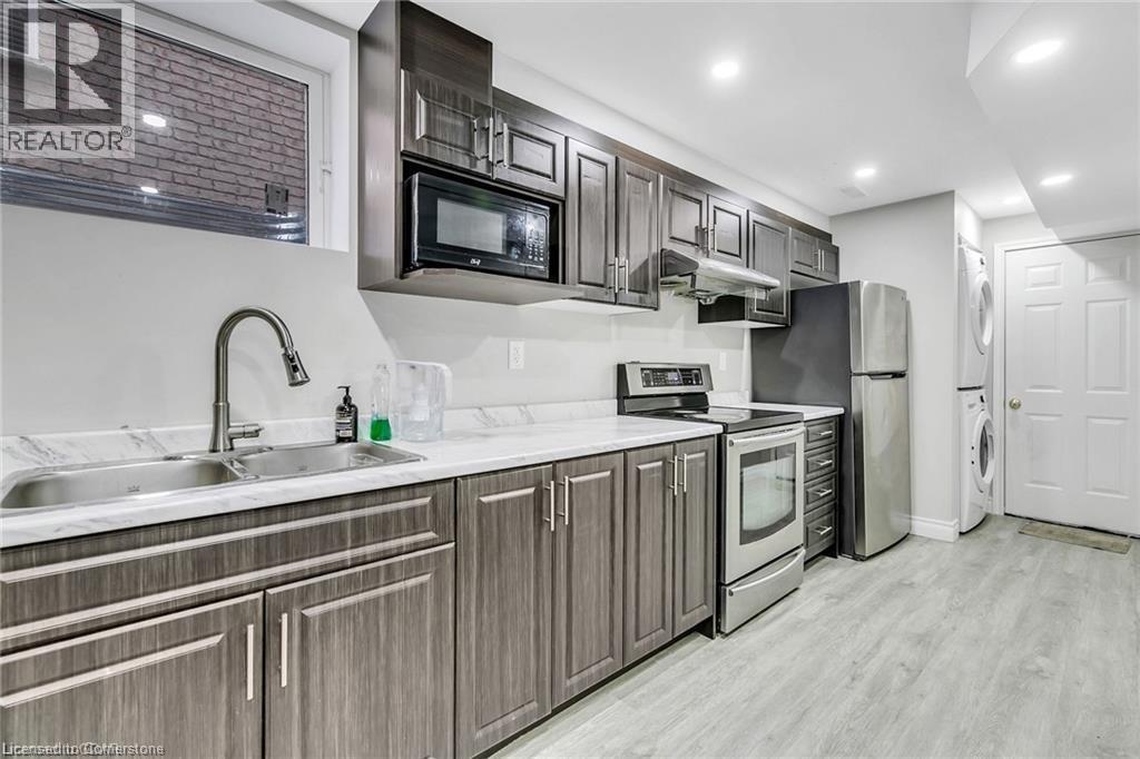 Photo 7 of 916 Magdalena Court Unit B, Kitchener ON