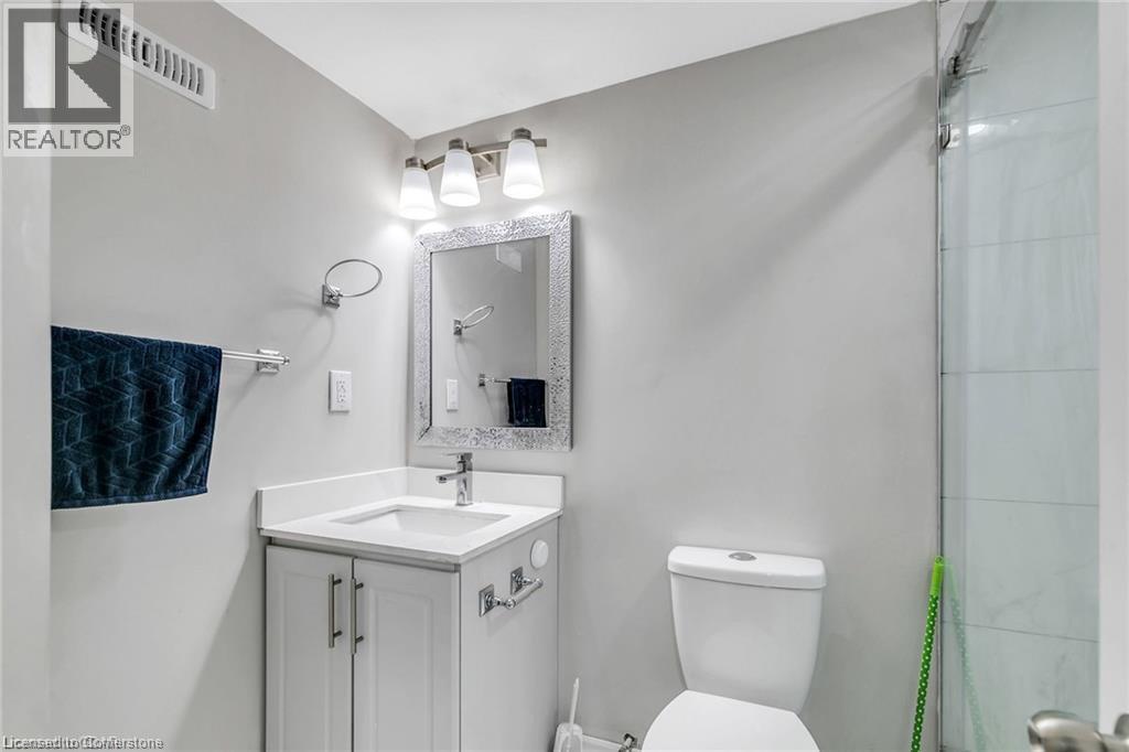 Photo 6 of 916 Magdalena Court Unit B, Kitchener ON