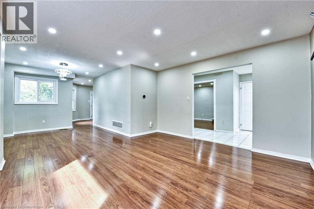 Photo 5 of 5570 Shorecrest Crescent, Mississauga ON