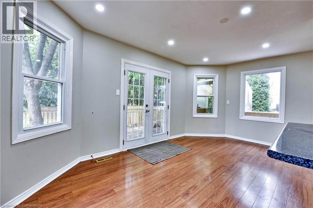 Photo 39 of 5570 Shorecrest Crescent, Mississauga ON