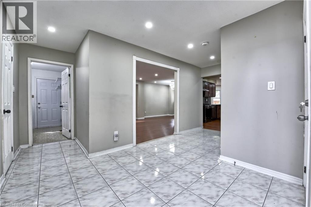 Photo 32 of 5570 Shorecrest Crescent, Mississauga ON