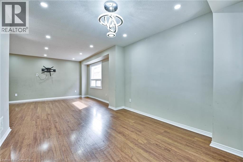 Photo 4 of 5570 Shorecrest Crescent, Mississauga ON