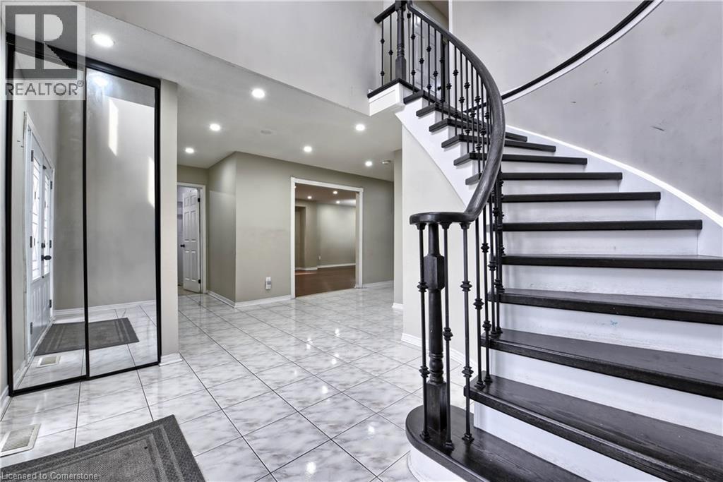 Photo 26 of 5570 Shorecrest Crescent, Mississauga ON