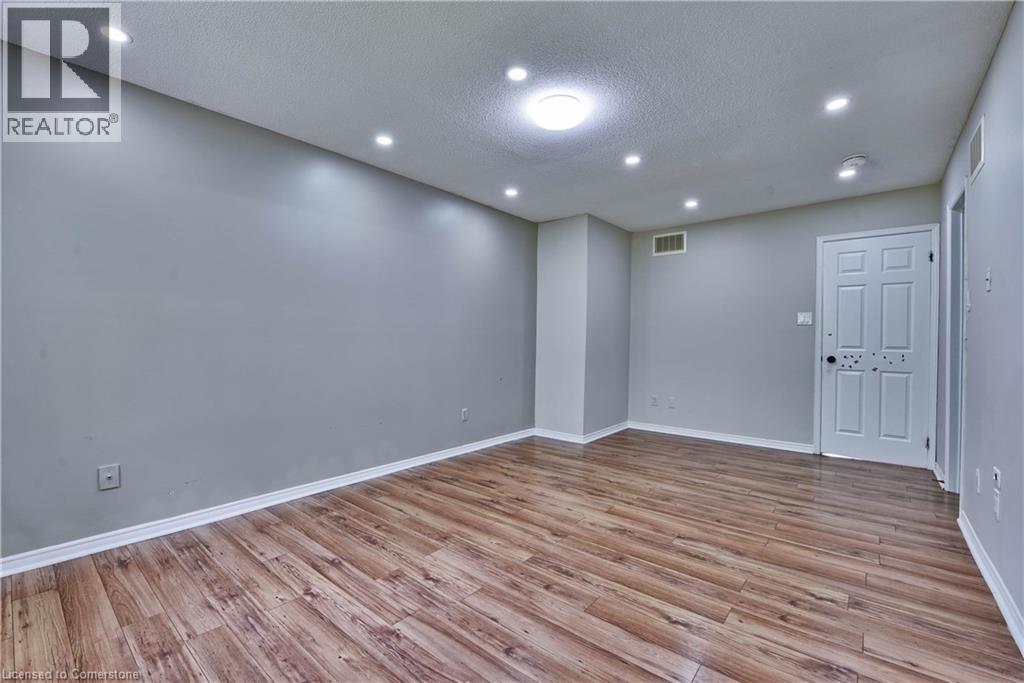 Photo 24 of 5570 Shorecrest Crescent, Mississauga ON