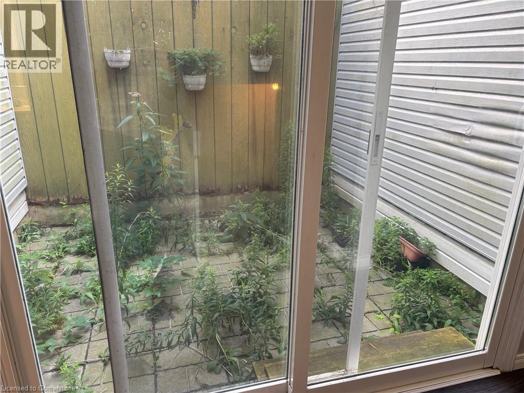 Photo 9 of 322 Scottsdale Dr, Guelph ON
