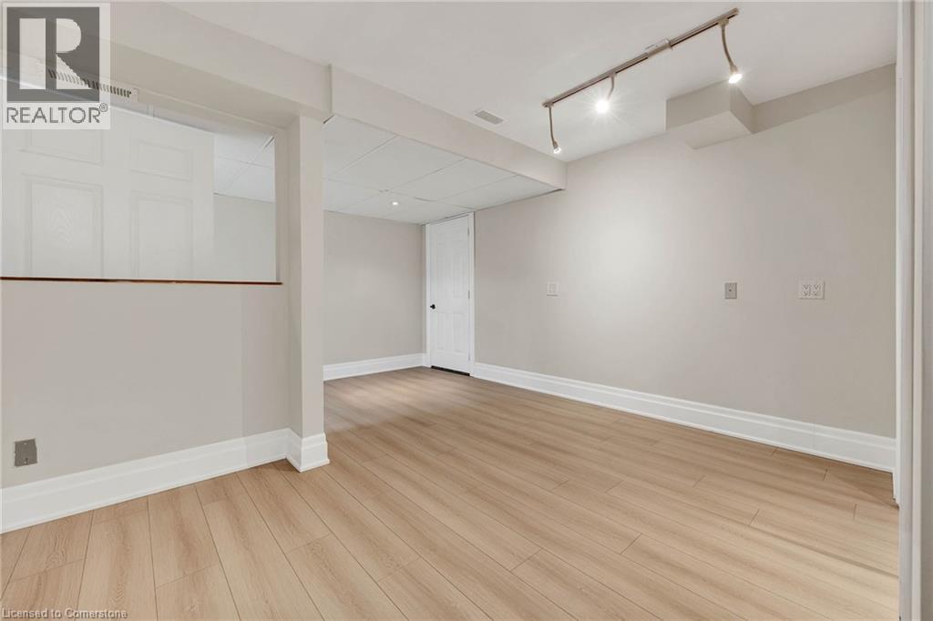 Photo 31 of 433 Doon South Drive, Kitchener ON