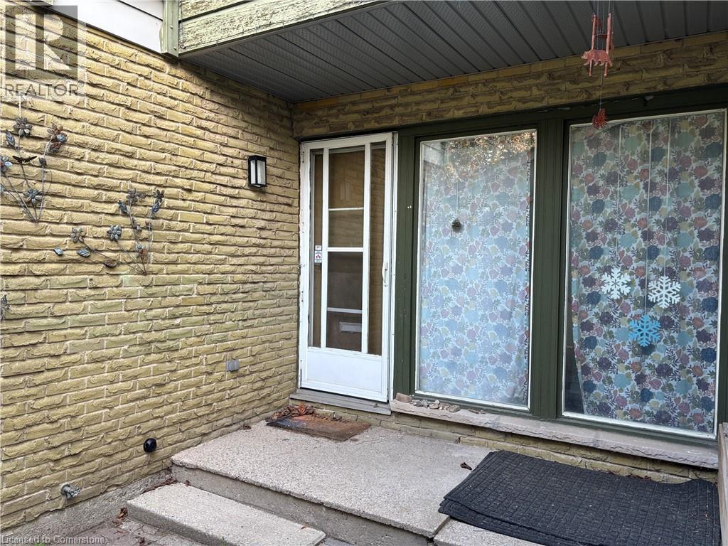 Photo 14 of 322 Scottsdale Dr, Guelph ON