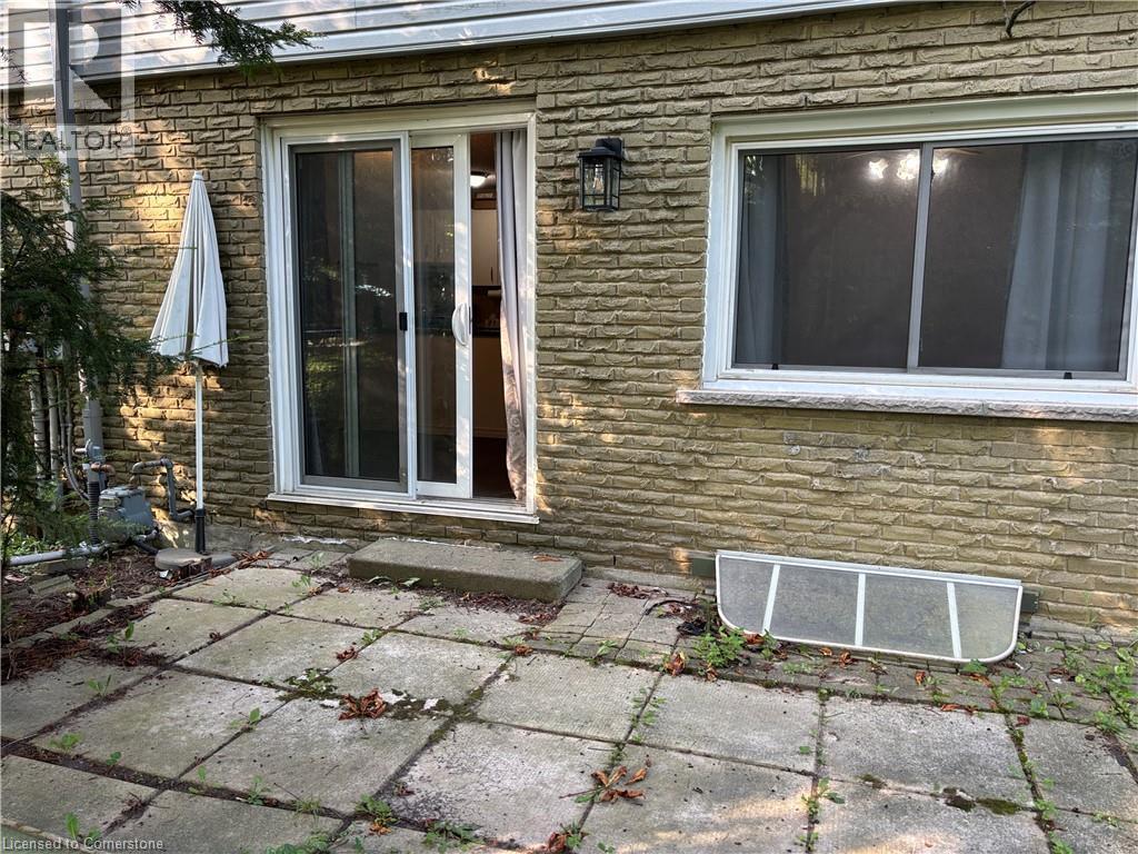 Photo 13 of 322 Scottsdale Dr, Guelph ON
