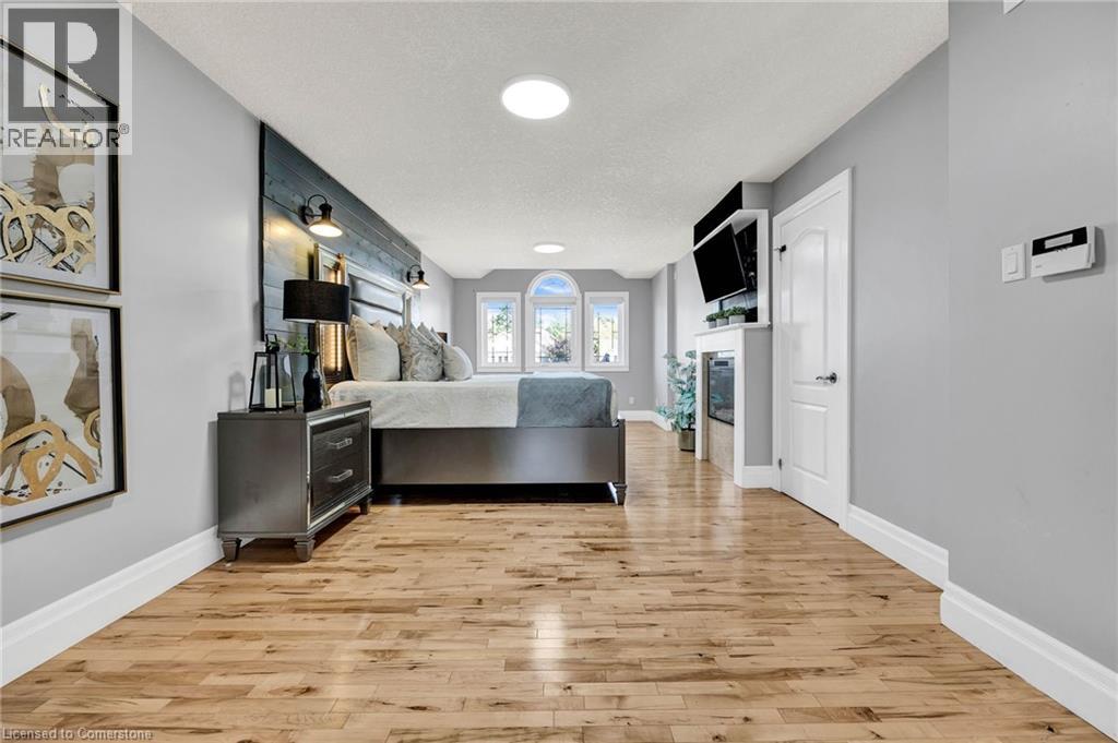 Photo 37 of 433 Doon South Drive, Kitchener ON