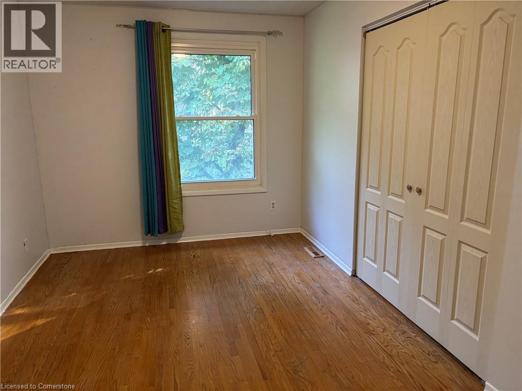 Photo 17 of 322 Scottsdale Dr, Guelph ON