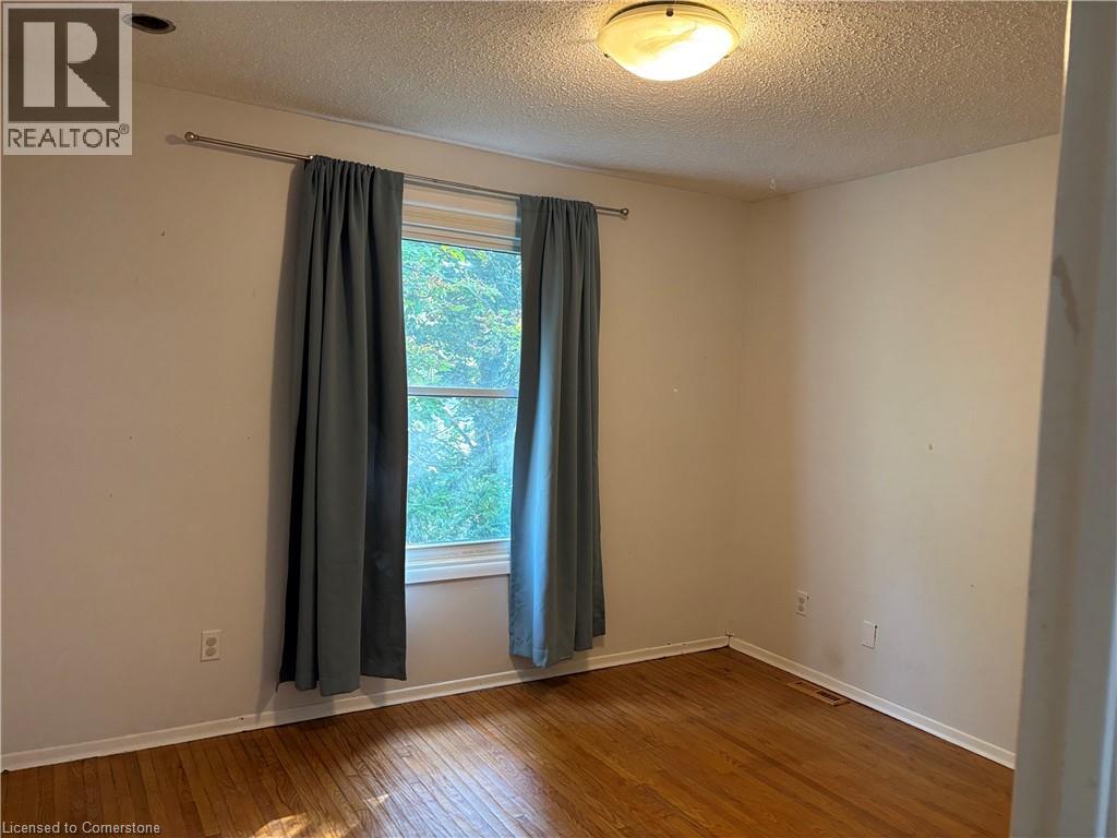 Photo 30 of 322 Scottsdale Dr, Guelph ON
