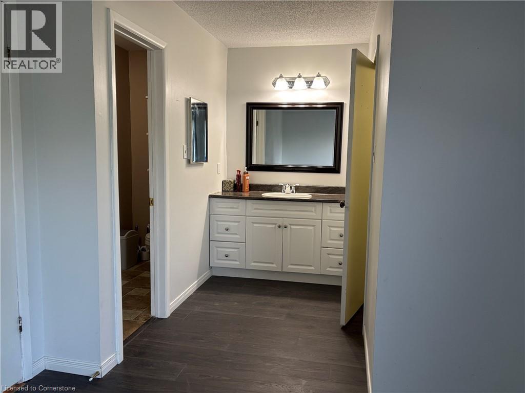 Photo 29 of 322 Scottsdale Dr, Guelph ON