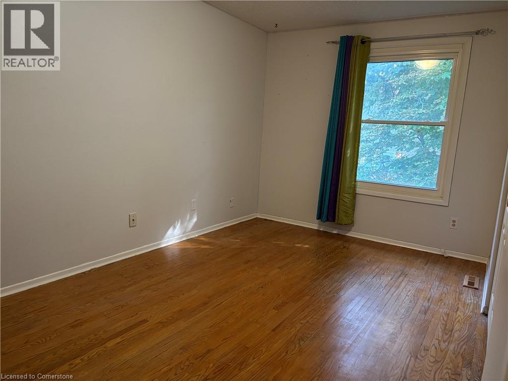 Photo 7 of 322 Scottsdale Dr, Guelph ON