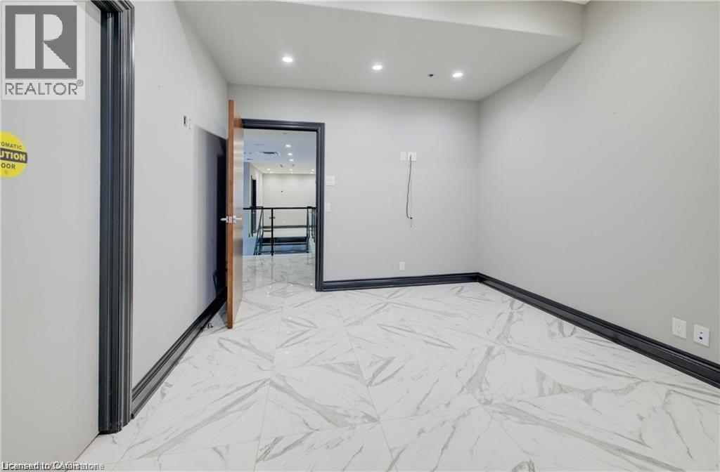 Photo 3 of 860 Cumberland Avenue, Burlington ON