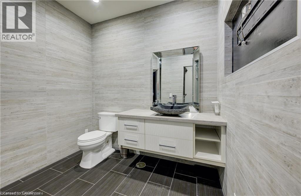 Photo 4 of 860 Cumberland Avenue, Burlington ON