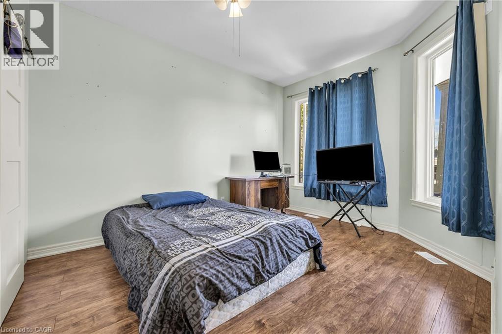 Photo 40 of 16 Brookside Terrace, Smithville ON