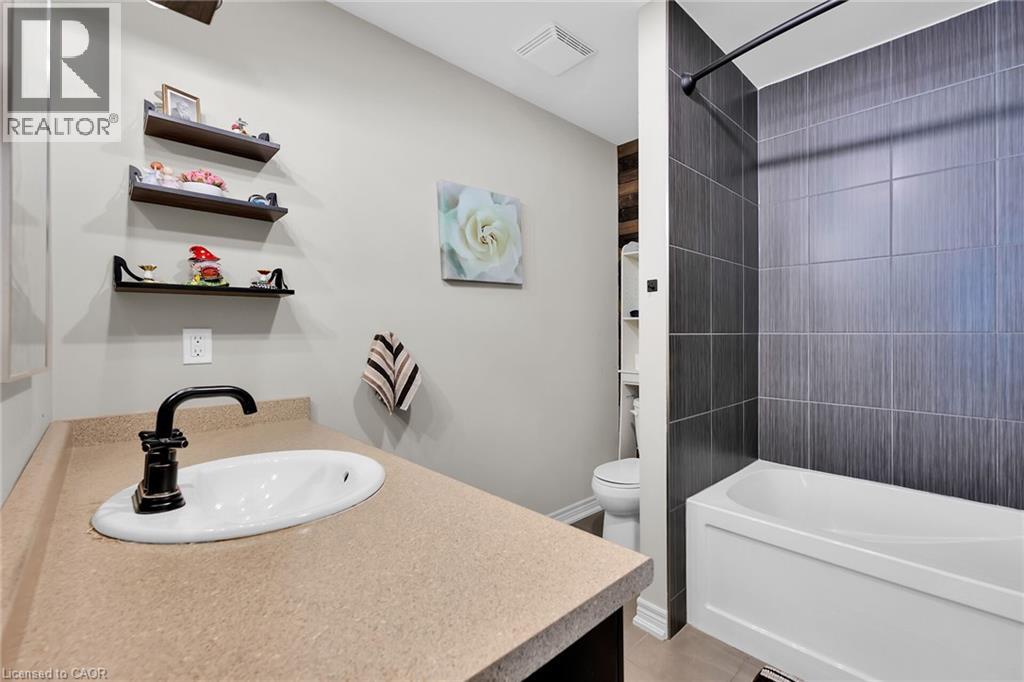 Photo 28 of 16 Brookside Terrace, Smithville ON