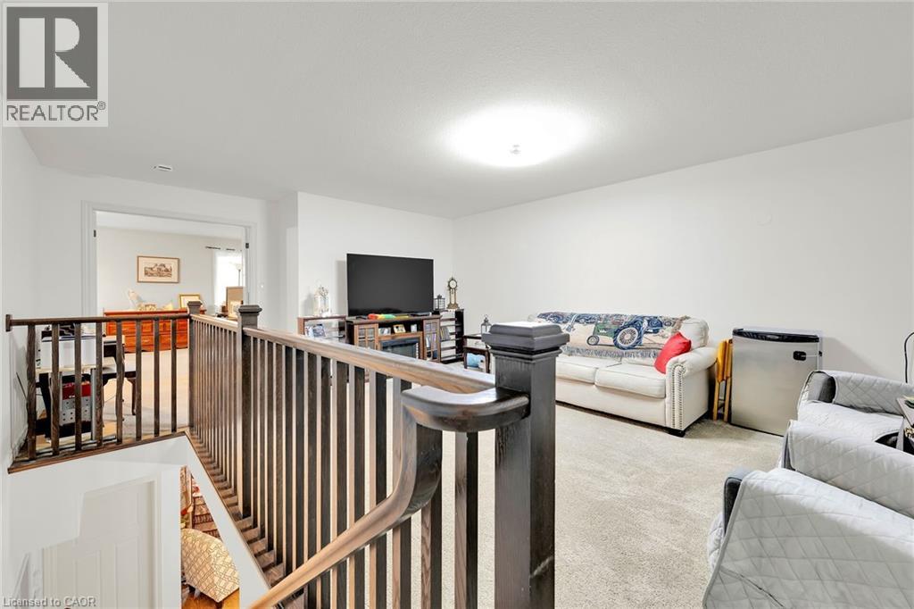 Photo 5 of 16 Brookside Terrace, Smithville ON