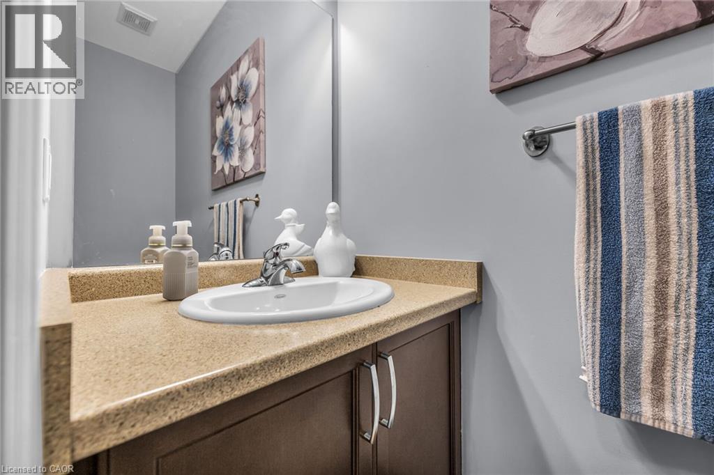 Photo 12 of 16 Brookside Terrace, Smithville ON