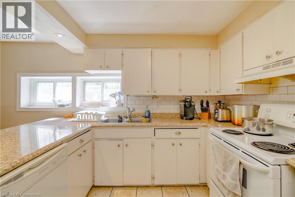 Photo 32 of 13 Brooklynne Road, Cambridge ON