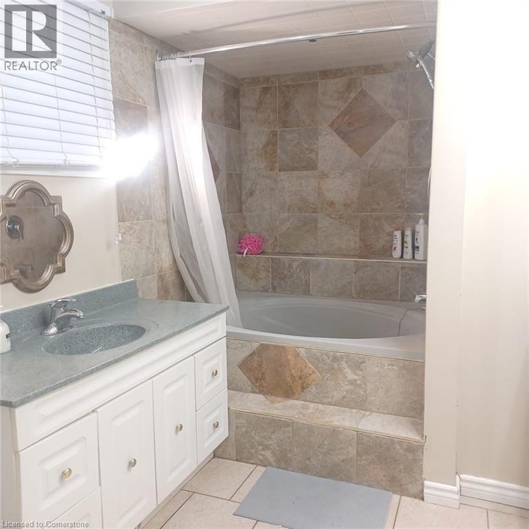 Photo 1 of 13 Brooklynne Road, Cambridge ON