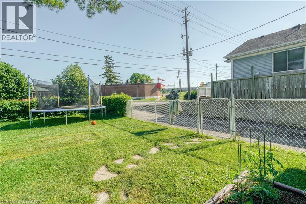 Photo 23 of 13 Brooklynne Road, Cambridge ON