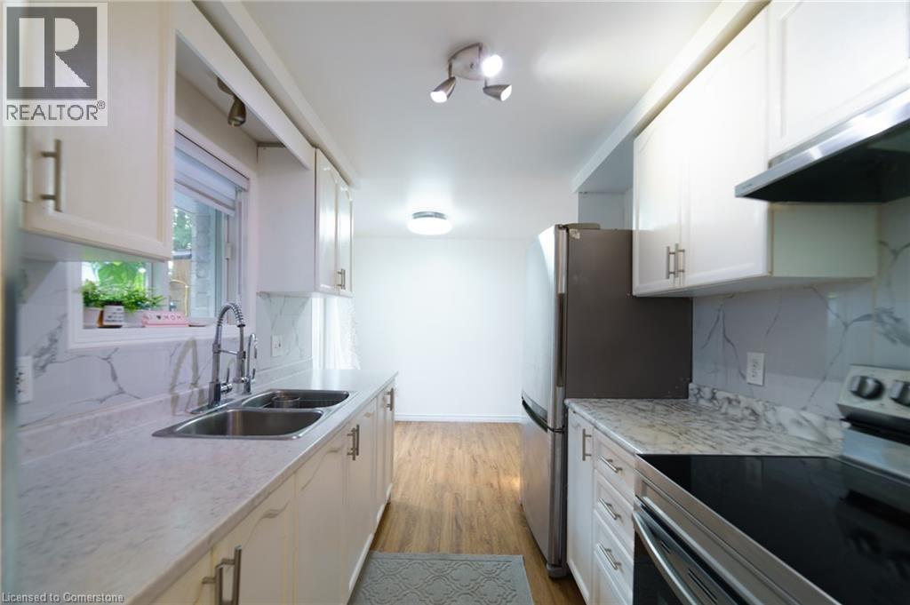 Photo 10 of 430 Bankside Crescent, Kitchener ON