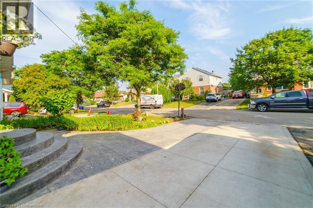 Photo 35 of 430 Bankside Crescent, Kitchener ON